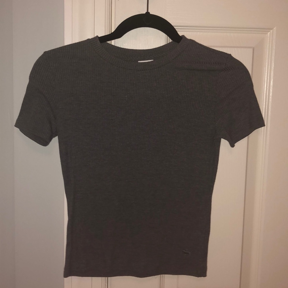Dark grey tee